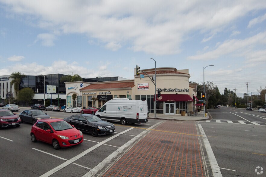 More Photos Of 17301 Ventura Blvd, Encino Storefront Retail Office For Lease