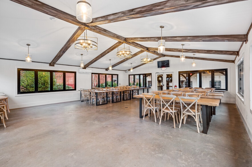 More Photos Of 27 S Park St, Dahlonega Hotel For Sale