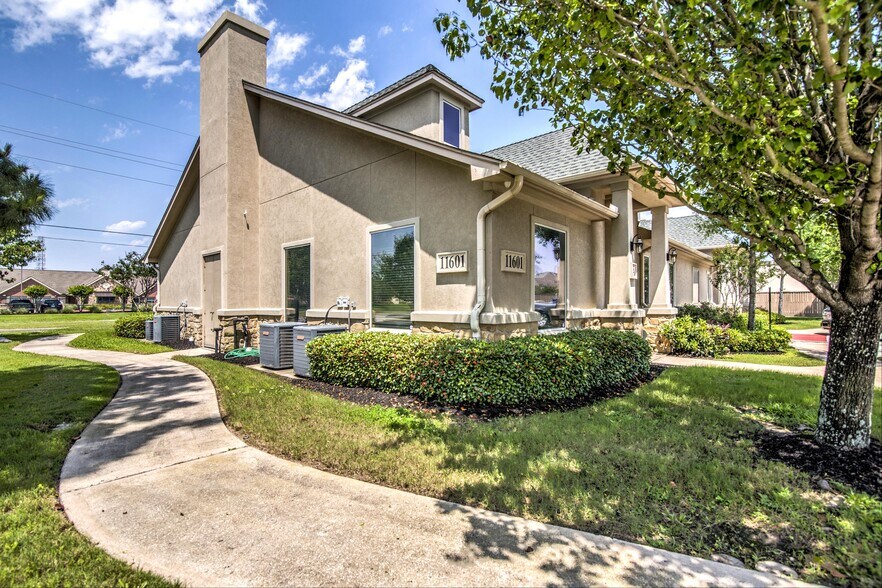 More Photos Of 11601 Spring-cypress Rd, Tomball Unknown For Lease