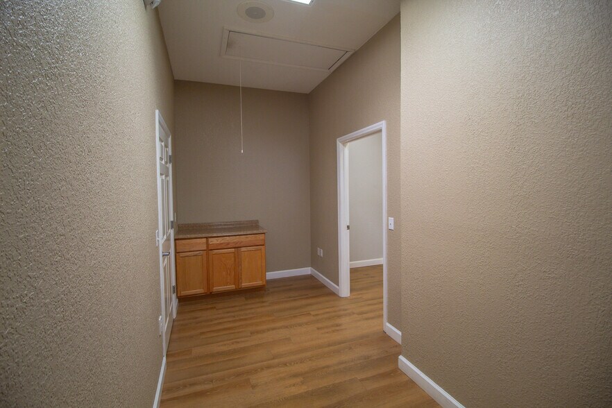 More Photos Of 970 Kings Hwy, Port Charlotte Office For Lease