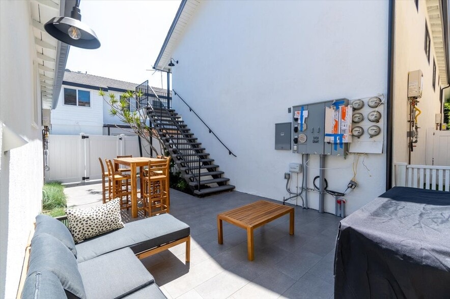 More Photos Of 2420 Grant Ave, Redondo Beach Apartments For Sale