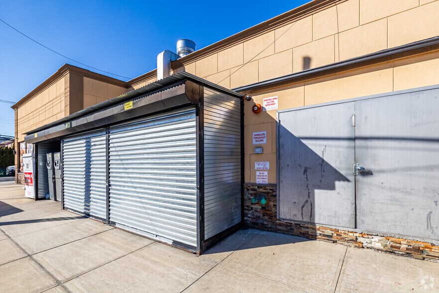 More Photos Of 2407-2411 150th St, Whitestone Supermarket For Sale