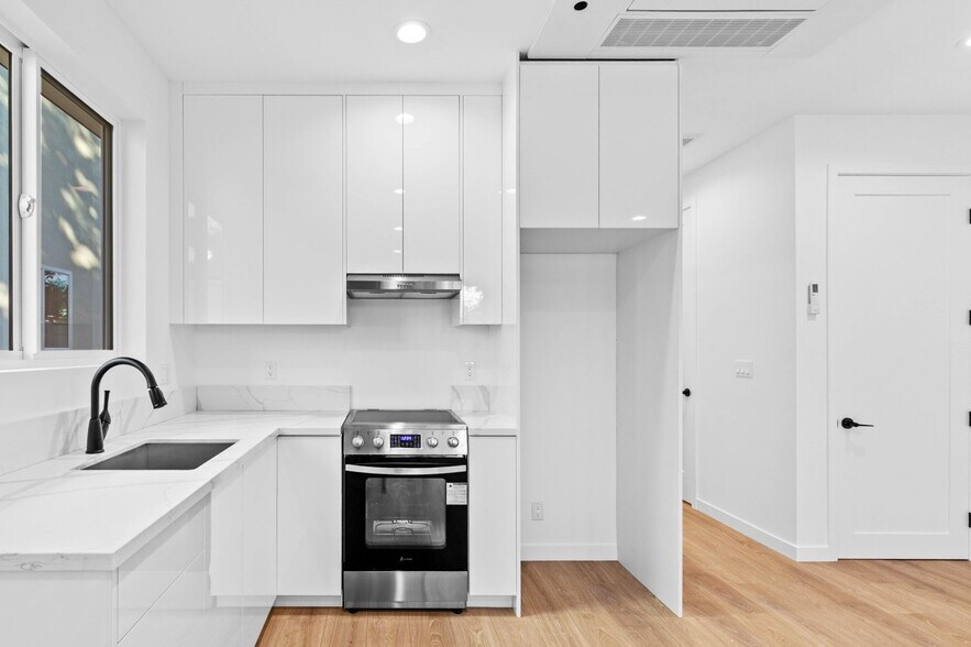More Photos Of 6842 Cedros Ave, Van Nuys Apartments For Sale