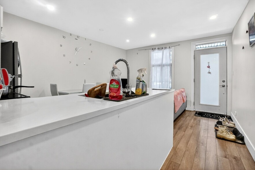 More Photos Of 2278-2296 Av Bourbonnière, Montréal Apartments For Sale