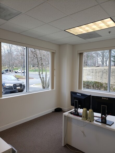 More Photos Of 900 Wind River Ln, Gaithersburg Office For Sale