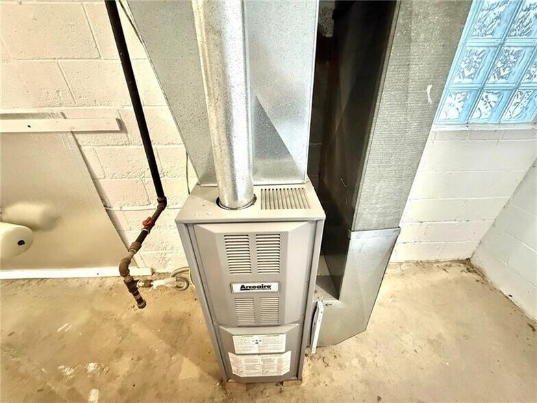 More Photos Of 2411 Adella St, New Castle Flex For Sale