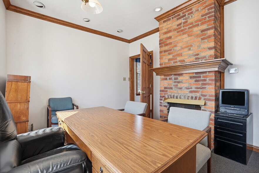 More Photos Of 8306 Ohio River Blvd, Pittsburgh Office For Sale