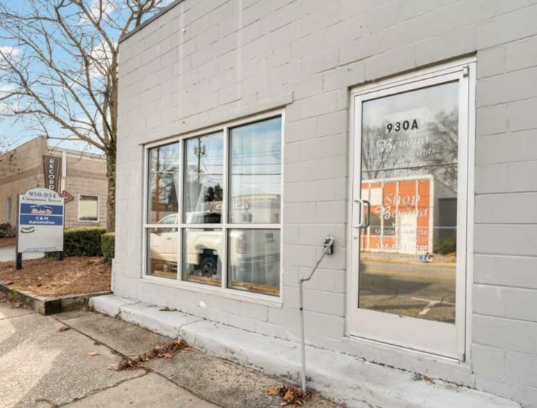 More Photos Of 930-932 N Chapman St, Greensboro General Retail For Sale