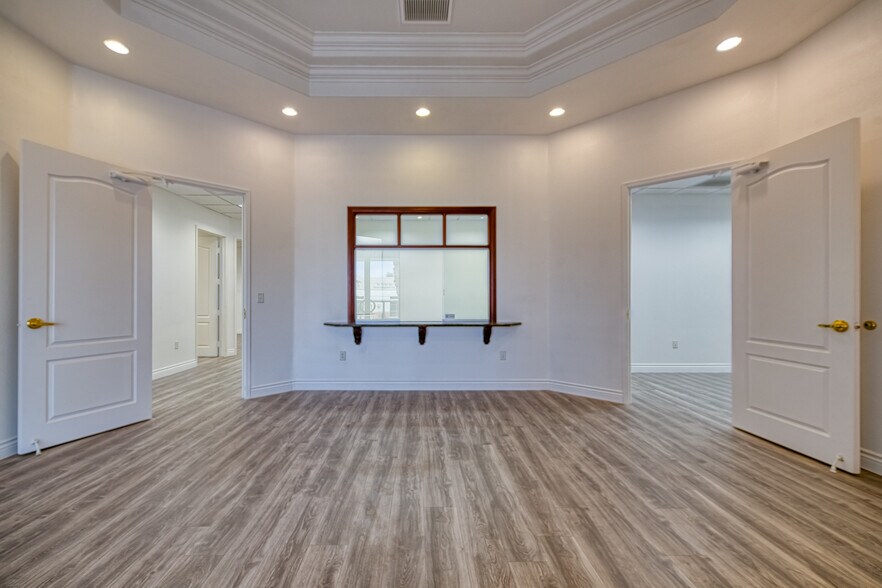 More Photos Of 375 N Stephanie St, Henderson Office For Sale
