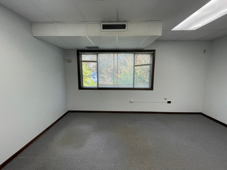 More Photos Of 6420 W 127th St, Palos Heights Office For Lease
