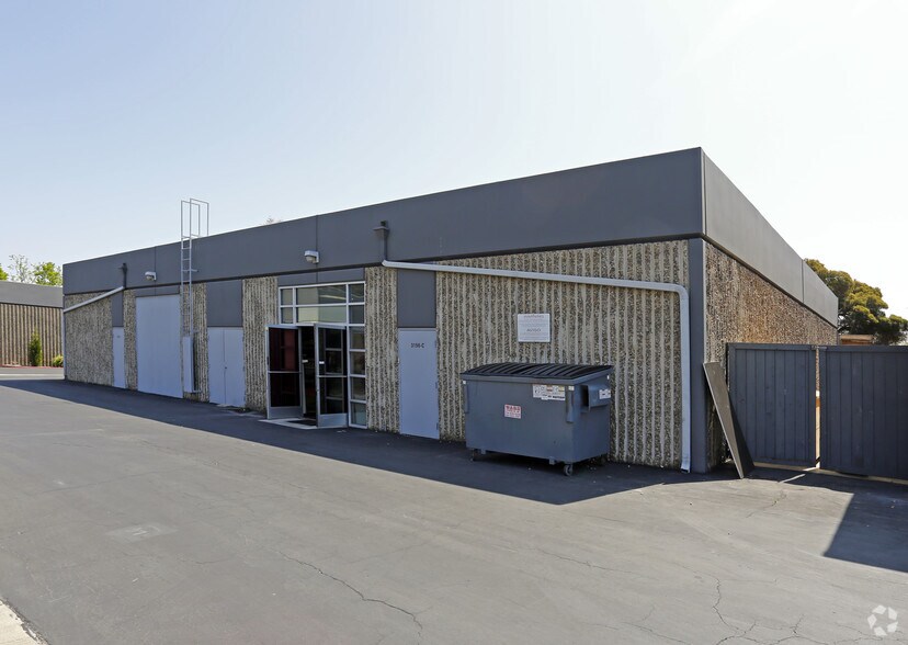 More Photos Of 3198 Airport Loop Dr, Costa Mesa Light Manufacturing For Lease