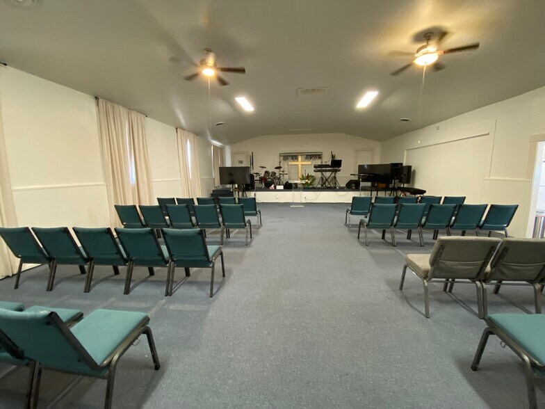 More Photos Of 275 N Main St, Manteca Religious Facility For Lease