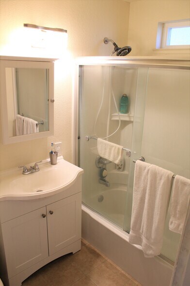 More Photos Of 823-831 W 18th St, Merced Apartments For Sale