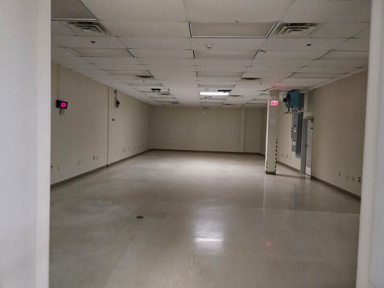 More Photos Of 601 Main St, New Town Warehouse For Lease