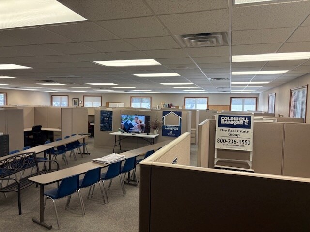 More Photos Of 105 E Bell St, Neenah Medical For Lease