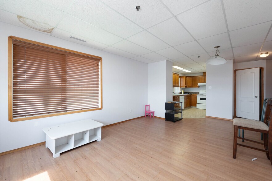 More Photos Of 105 Oak Crt, Anzac Warehouse For Sale