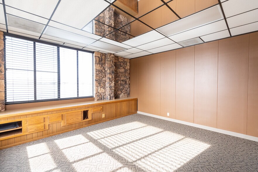 More Photos Of 1249 E Ridgecrest Blvd, Ridgecrest Office For Sale