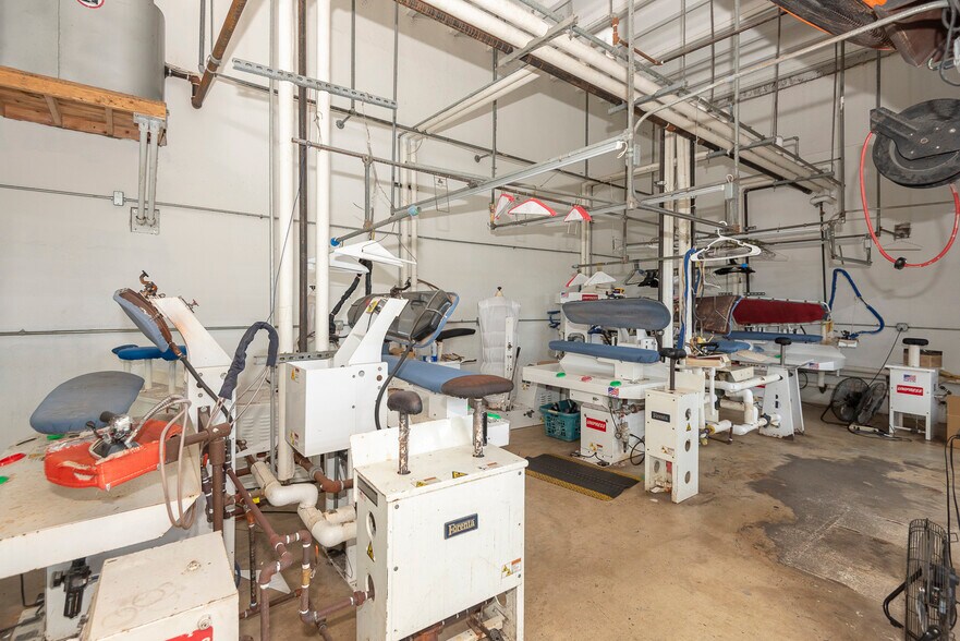 More Photos Of 133 Main St, Daytona Beach Freestanding For Sale