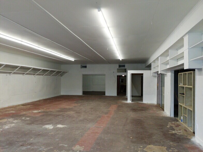 More Photos Of 1948 Tenaha St, Center Storefront Retail Residential For Lease