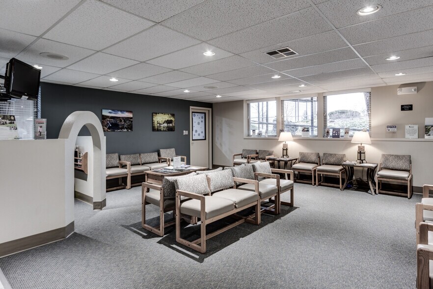 More Photos Of 920 W Ironwood Dr, Coeur d'Alene Office For Sale