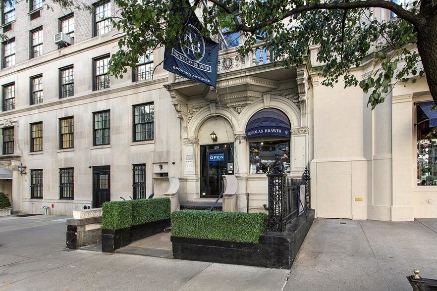 More Photos Of 28 E 72nd St, New York Storefront Retail Office For Sale