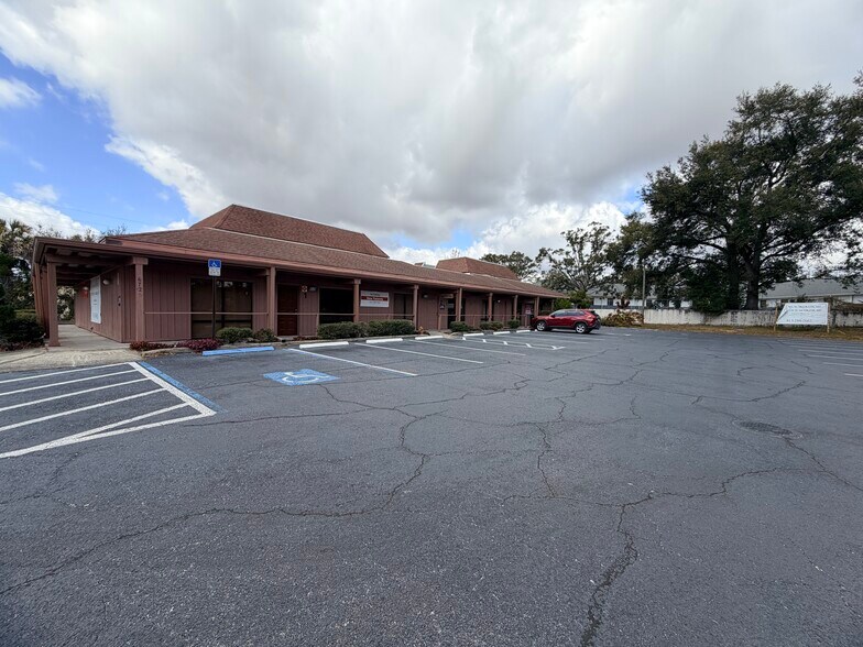 More Photos Of 6725 Cedarridge Dr, Zephyrhills Medical For Lease