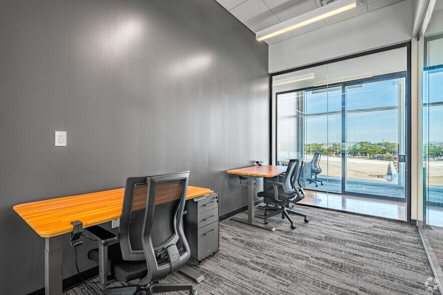 More Photos Of 7701 Lemmon Ave, Dallas Coworking Space