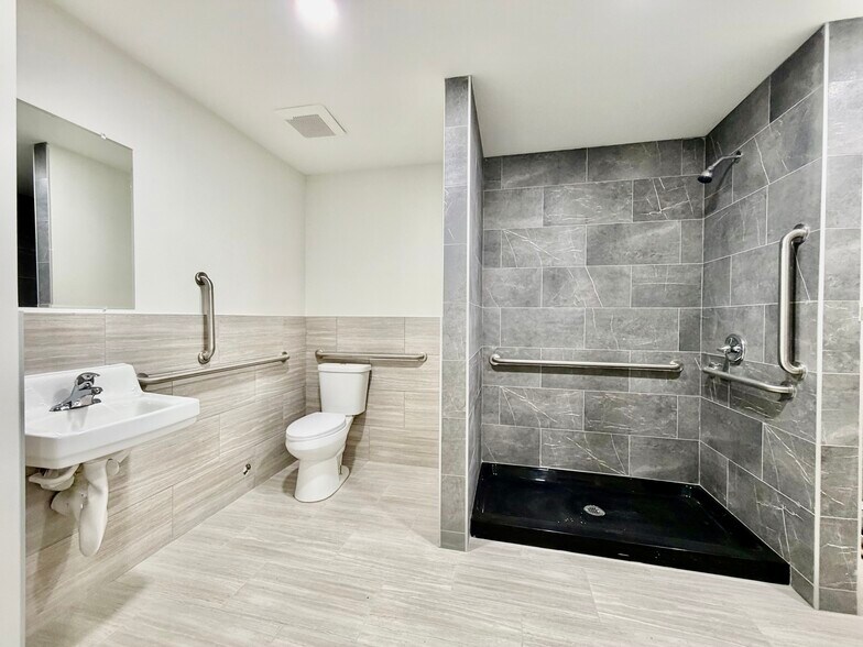 More Photos Of 18133 Lincoln Meadows Pky, Parker Self Storage For Sale