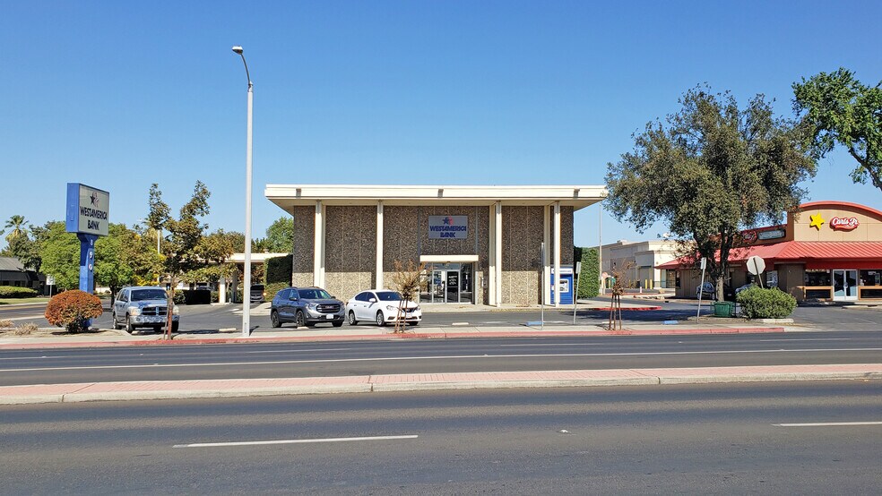 More Photos Of 890 W Lacey Blvd, Hanford Bank For Sale