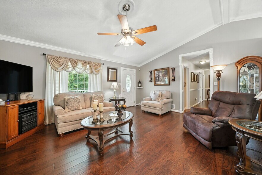 More Photos Of 84 Ledbetter Rd, Villa Rica Light Distribution For Sale