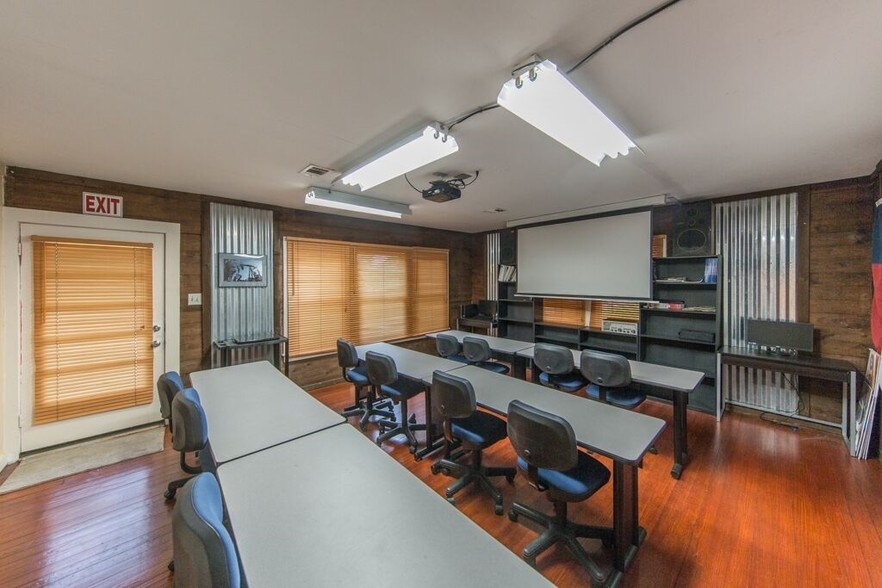 More Photos Of 1502 Main St, Seabrook Office Residential For Lease