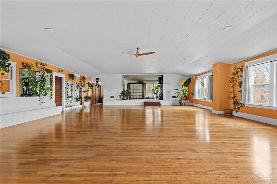 More Photos Of 2038 Pacific Ave, Forest Grove Storefront Retail Office For Sale