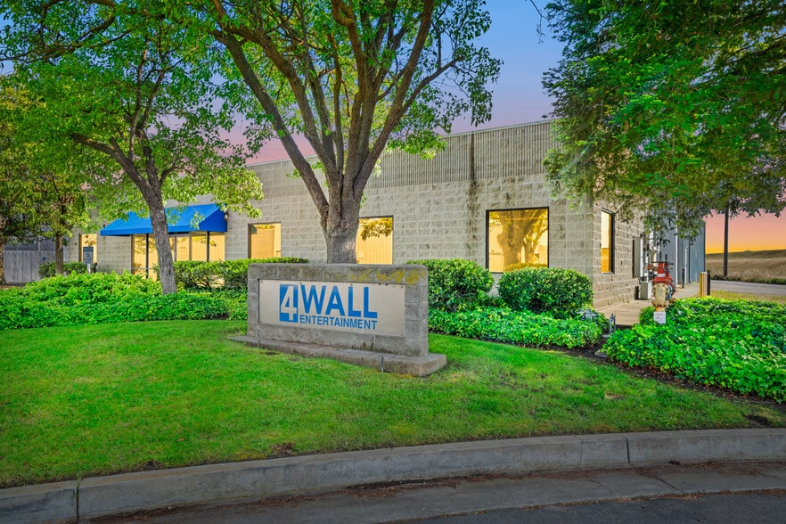More Photos Of 4081 Seaport Blvd, West Sacramento Warehouse For Lease
