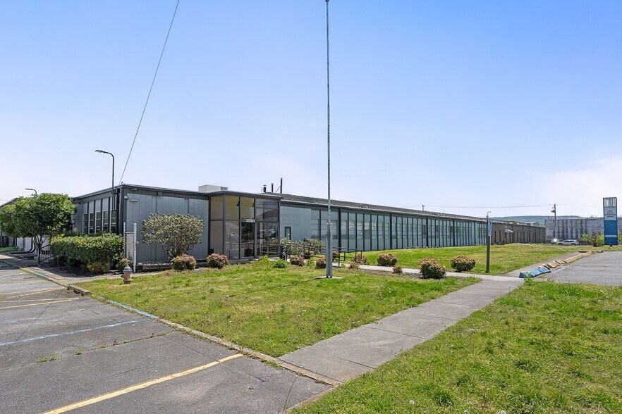 More Photos Of 204 Red Rd, McMinnville Warehouse For Sale