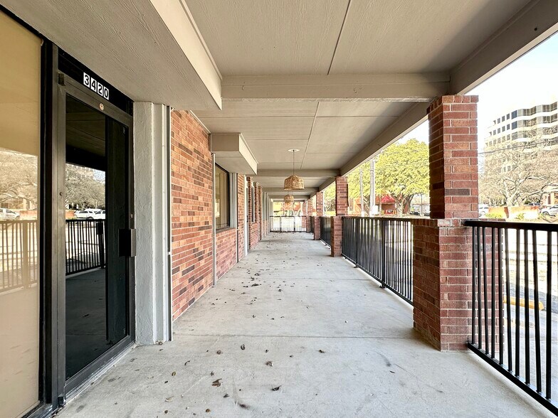 More Photos Of 3420-3440 N Saint Marys St, San Antonio Freestanding For Sale