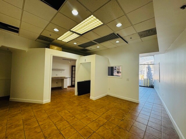 More Photos Of 1635 Washington Plz, Reston Apartments For Lease