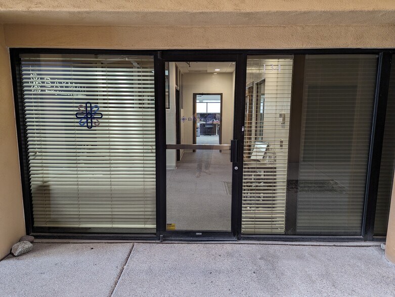 More Photos Of 180 W Magee Rd, Tucson Medical For Lease