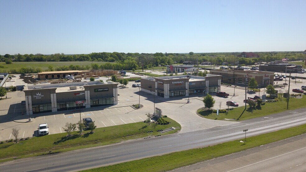 More Photos Of 402 N Interstate Highway 45, Ennis Storefront Retail Office For Lease