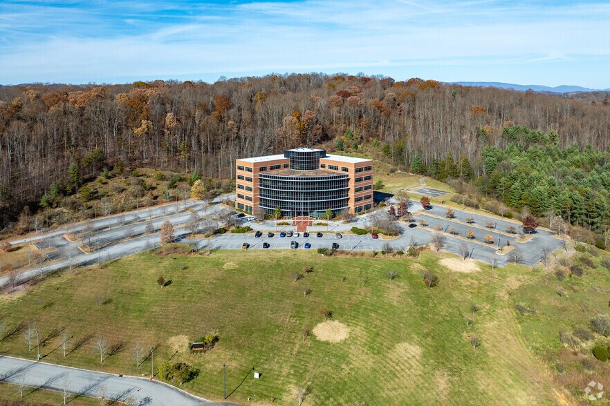 More Photos Of 201 Resting Tree Dr, Bristol Office For Lease