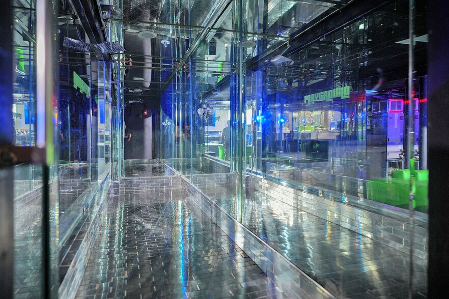 More Photos Of 728 NW 79 Street, Miami Bar For Sale