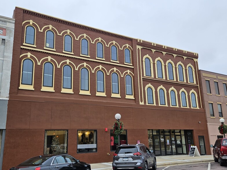 Primary Photo Of 110 N Minnesota St, New Ulm Storefront Retail Office For Lease