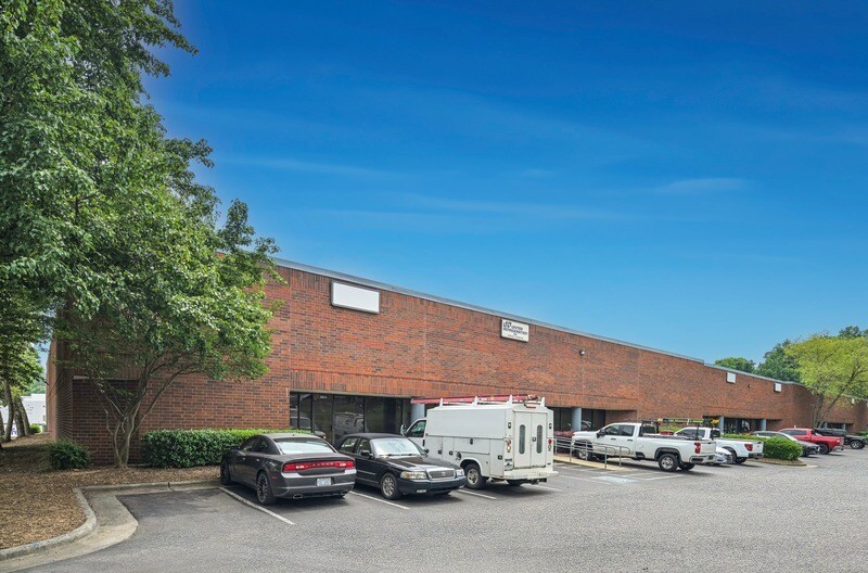More Photos Of 2233 Interstate North Dr, Charlotte Warehouse For Lease