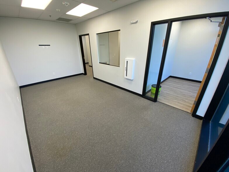 More Photos Of 1031 Office Park Rd, West Des Moines Office For Lease