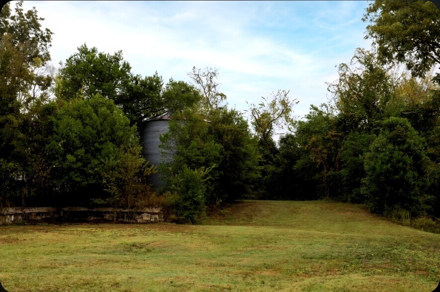 More Photos Of 305 S Orange Ave, Eufaula Industrial For Sale