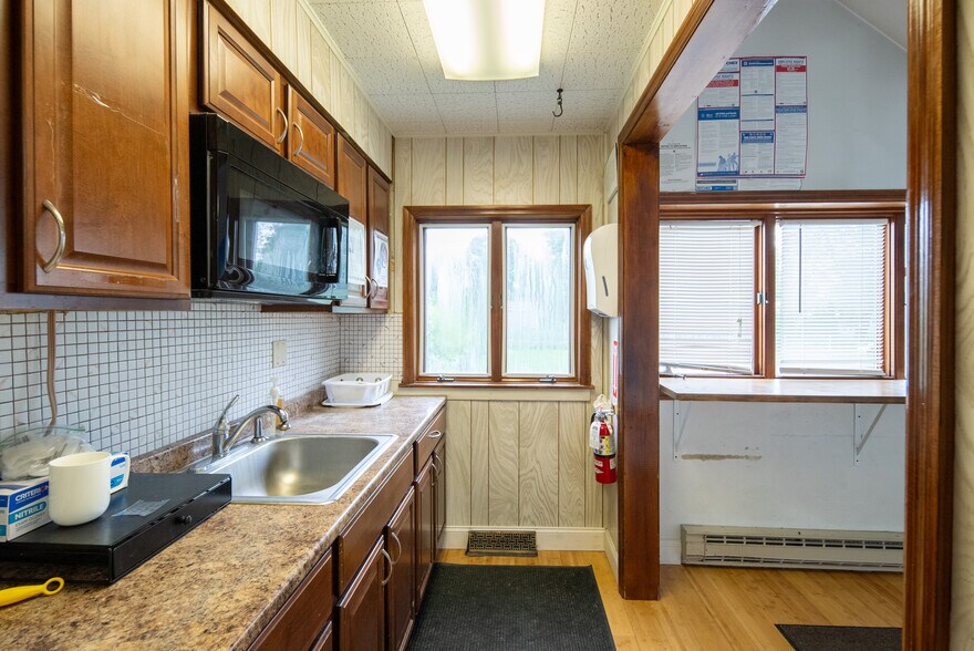 More Photos Of 1221 Altamont Ave, Schenectady Office For Sale