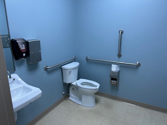 More Photos Of 818 Macdade Blvd, Folsom Freestanding For Lease