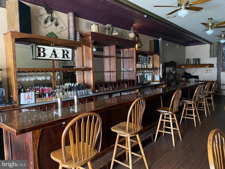 More Photos Of 33 N Washington St, Berkeley Springs Restaurant For Sale