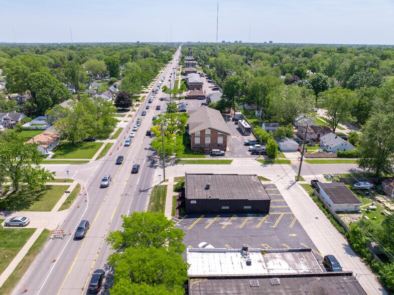 More Photos Of 28715 Greenfield Rd, Southfield Office For Sale