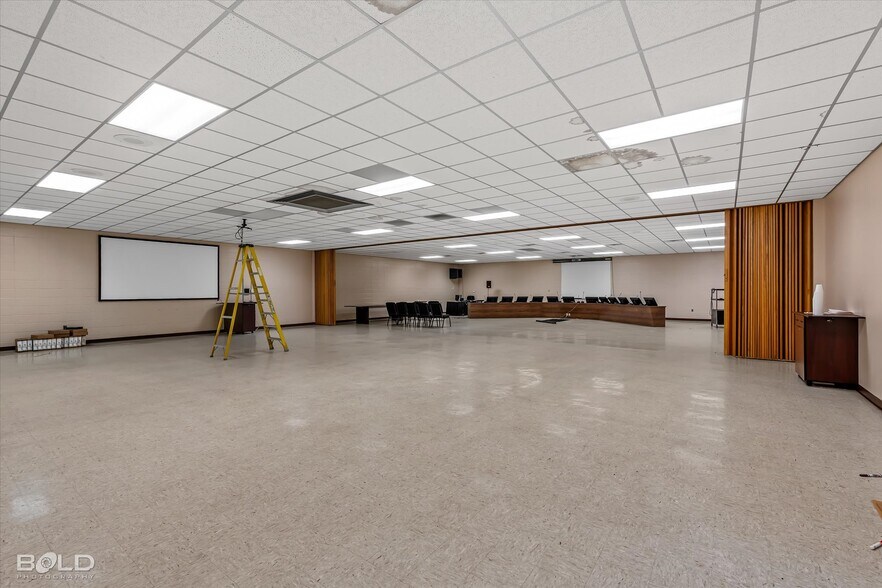 More Photos Of 523 Oxford Rd, Mansfield Office For Sale