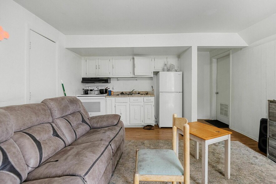 More Photos Of 1923-1925 McCalla Ave, Knoxville Apartments For Sale